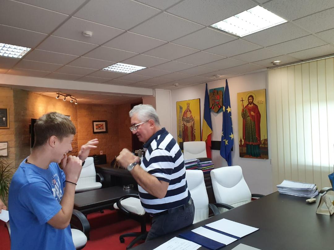 Mesajul primarului-boxer