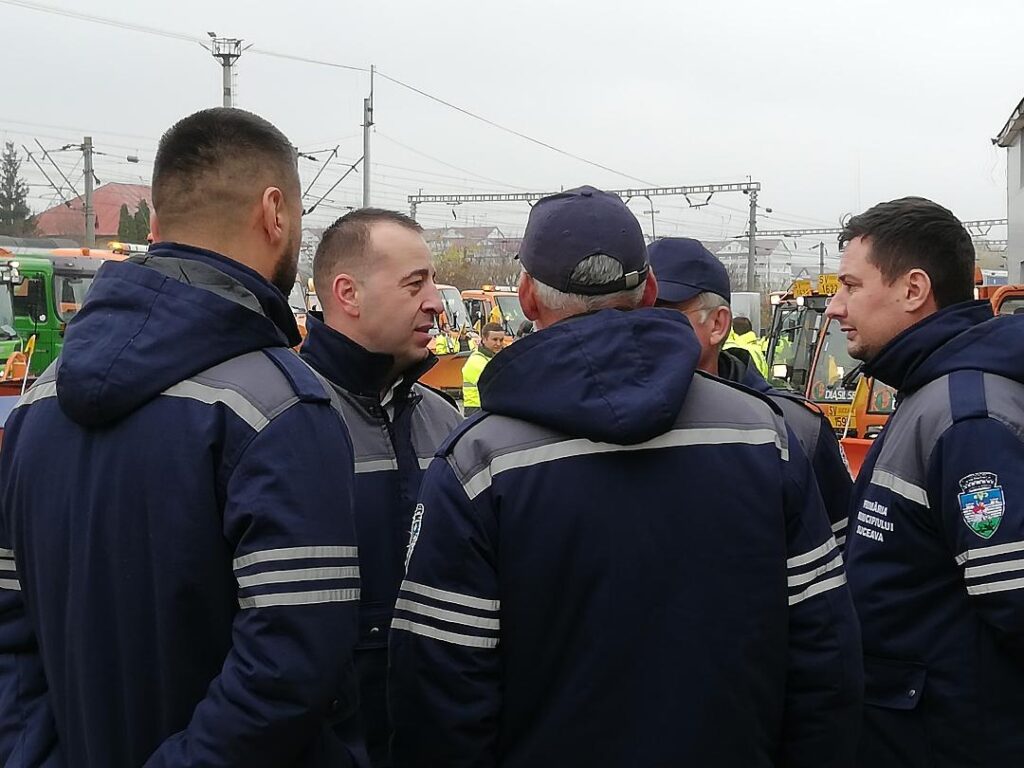 Uniformele inspectorilor primăriei, asemănătoare cu cele ale poliţiştilor locali