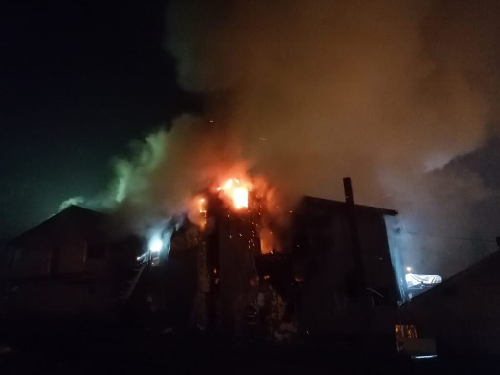 500 de echipamente de schi, distruse în incendiu