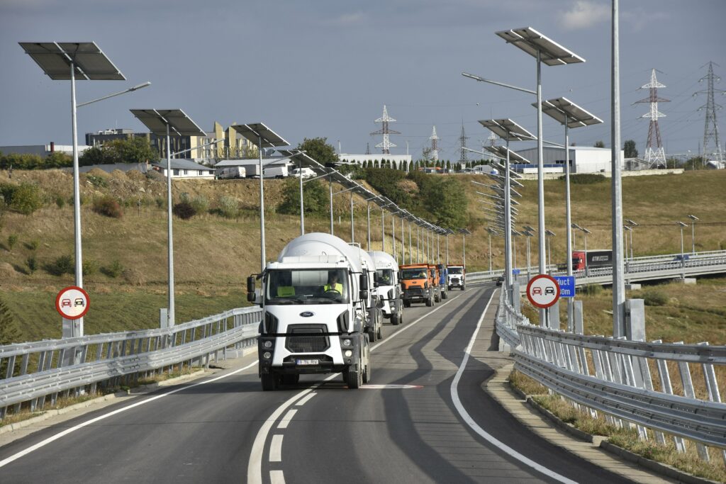 Firma încurcă lume