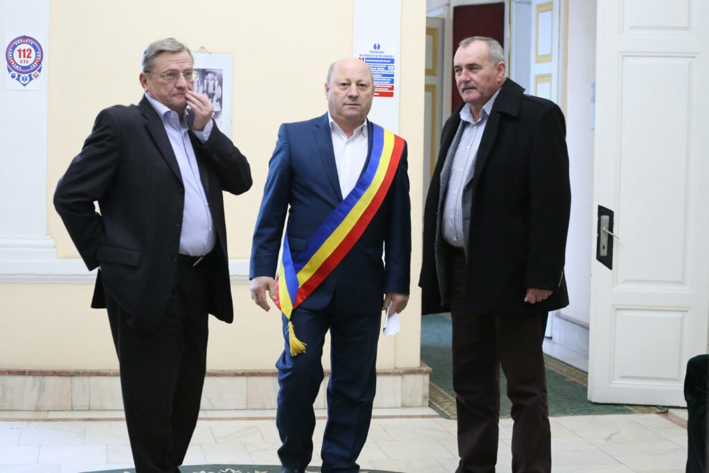 Primarul Boncheş nici nu face, nici nu tace