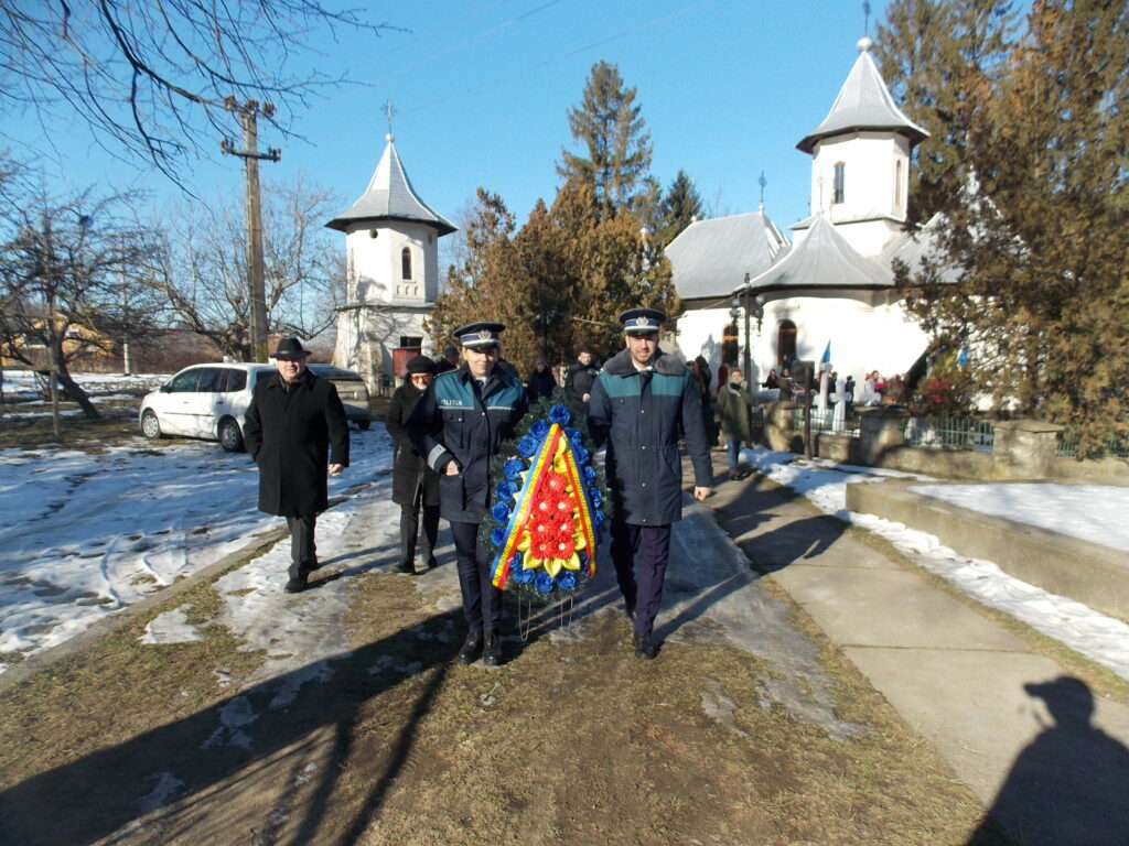 Poliţiştii sireteni, coroane de flori de Ziua Unirii