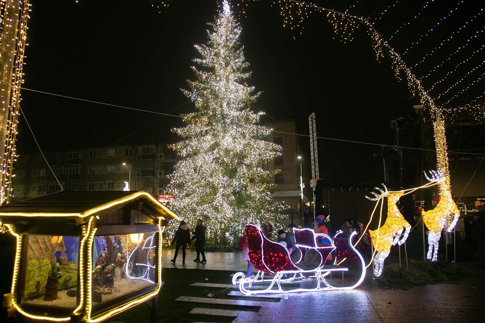 Centrul Sucevei, cu ornamentele de iarnă pînă pe 10 februarie