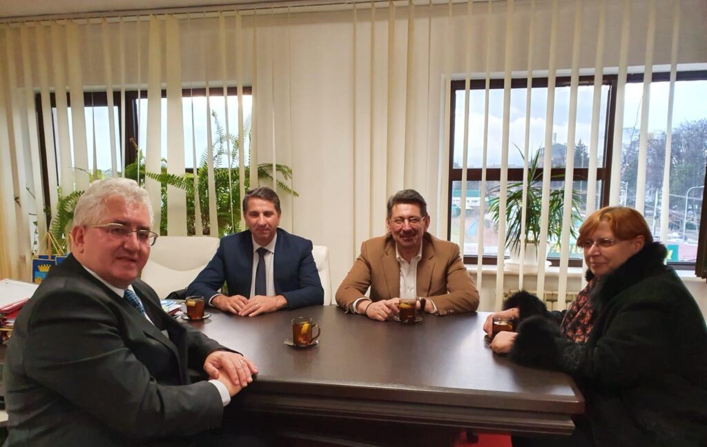 Întîlnire pe tema consolidării malurilor rîului Suceava