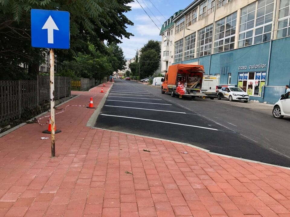 Parcări de reşedinţă pe străzile Brînduşei şi Rîndunicii