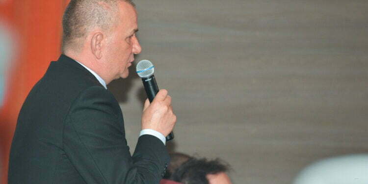 Adîncata: Elevii, la pregătire, în grupe de cîte 11