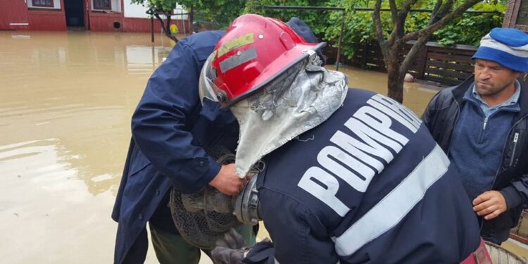 Pompierii suceveni, 54 de intervenții la inundații