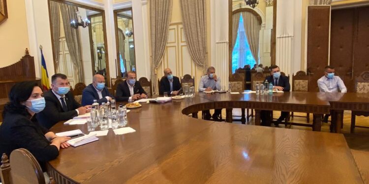 Ca să creadă lumea că le pasă