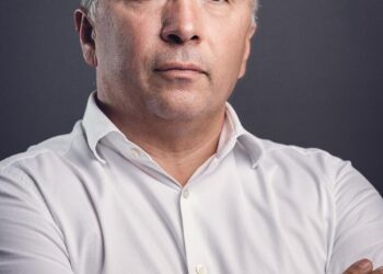 Măcar se agită