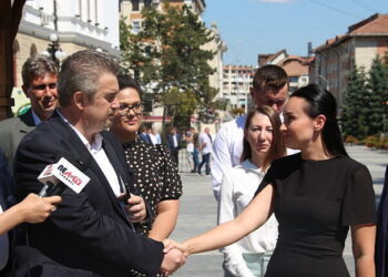 Femeie de afaceri în vîrstă de 30 de ani, candidatul Pro România la CJ