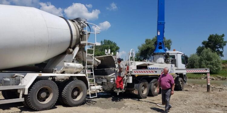 Podul din vecinătatea Termica, aproape de finalizare