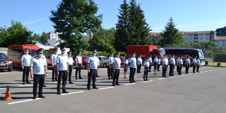 74 de pompieri suceveni, avansați în grad