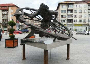 Sculptura ”Omul, Spațiul, Timpul”, apreciată de suceveni