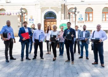 USR-PLUS, 8.000 de semnături pentru lista la CJ