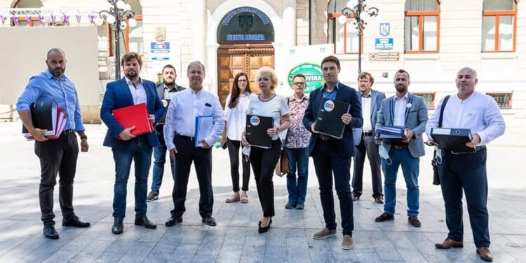 USR-PLUS, 8.000 de semnături pentru lista la CJ