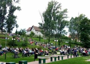 Mai pregătiți pentru bîlci decît pentru teatru