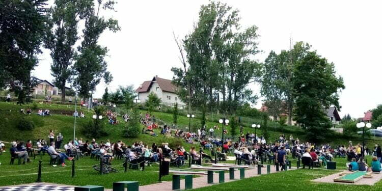 Mai pregătiți pentru bîlci decît pentru teatru