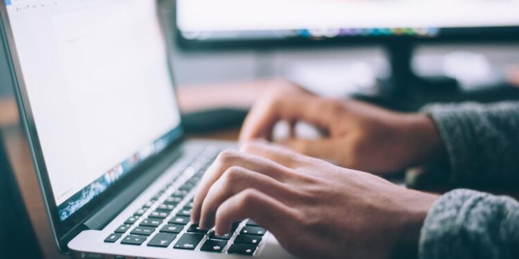 Achiziția tabletelor în sistem centralizat, periculoasă