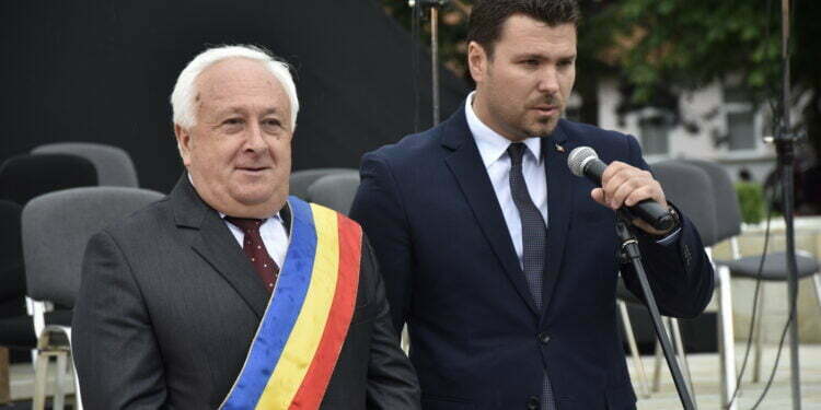 Noul primar de la Rădăuți, felicitat de fostul primar
