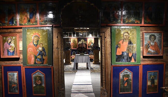 Biserica de lemn din Adîncata, renovată