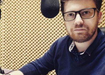 Cu candela, la poartă, în așteptarea moaștelor Sf. Ioan