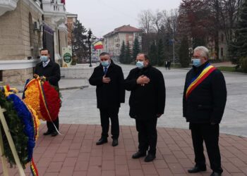 Coroane de flori, la monumentul lui Iancu Flondor