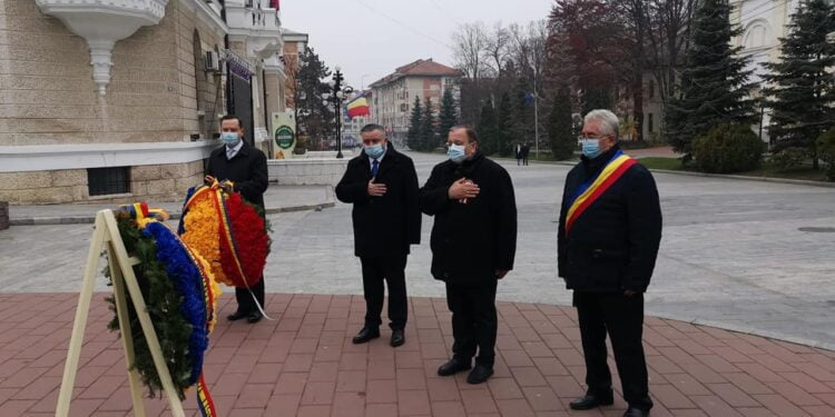 Coroane de flori, la monumentul lui Iancu Flondor