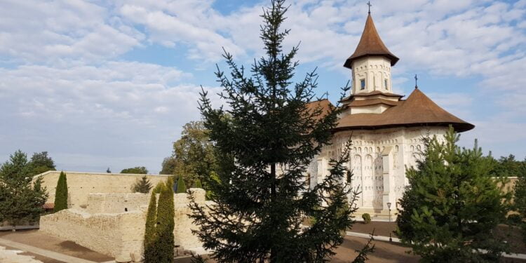 Și Mănăstirea Probota merită atenție