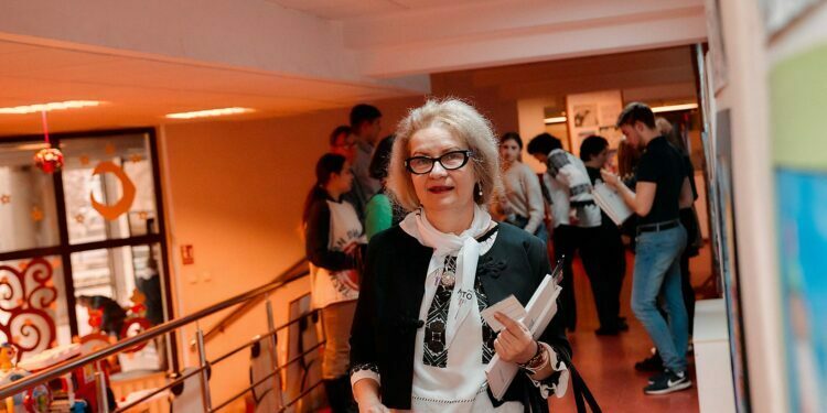 Profesorii suceveni pot primi credite pentru Brio