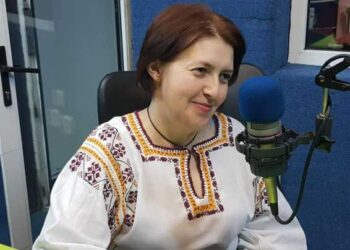 Profesoara Matei: Nu e ușor să urmărești 6 ore cursurile pe telefon