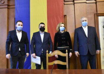 Mandatele de parlamentar înmînate, în absența PNL