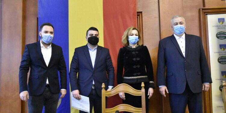 Mandatele de parlamentar înmînate, în absența PNL