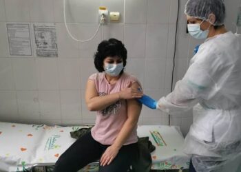Siret: Jumătate dintre angajații spitalelor, rețineri față de vaccin