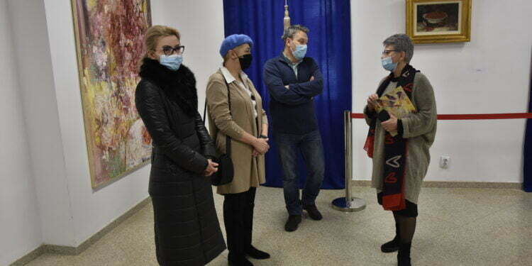 Ursu: Un vernisaj, un motiv de socializare