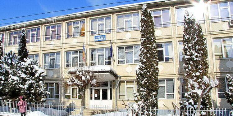 Patru elevi de la Colegiul ”Mihai Băcescu”, pozitivi