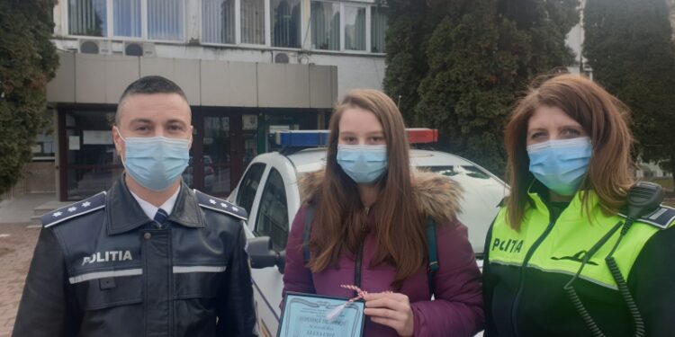 Mărțișoarele Elenei, împărțite de polițiști