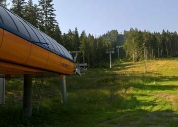 Iarăși zboară telegondolele pe deasupra Sucevei