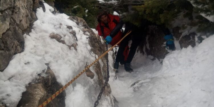 Turiști blocați pe Rarău, salvați de Salvamont