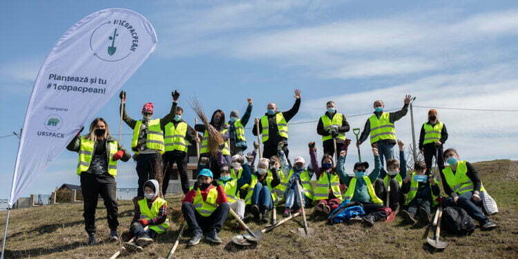 Elevi și studenți alături de deținuți, la plantări