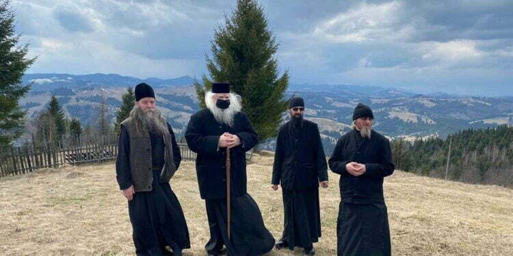 ÎPS Calinic, vizită la trei chilii