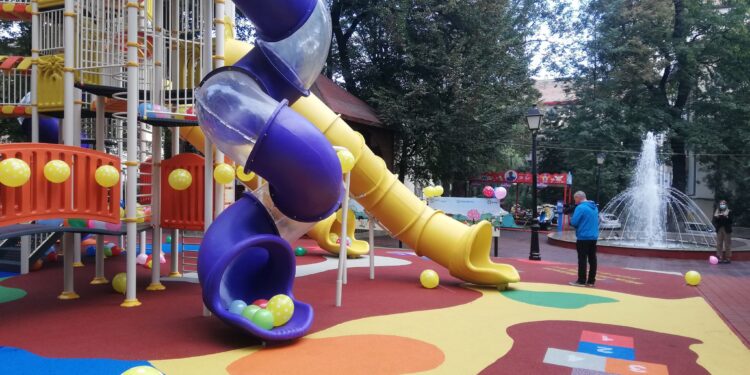 Propunere pentru redeschiderea locurilor de joacă