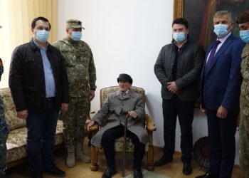 Pachete pentru doi veterani de război