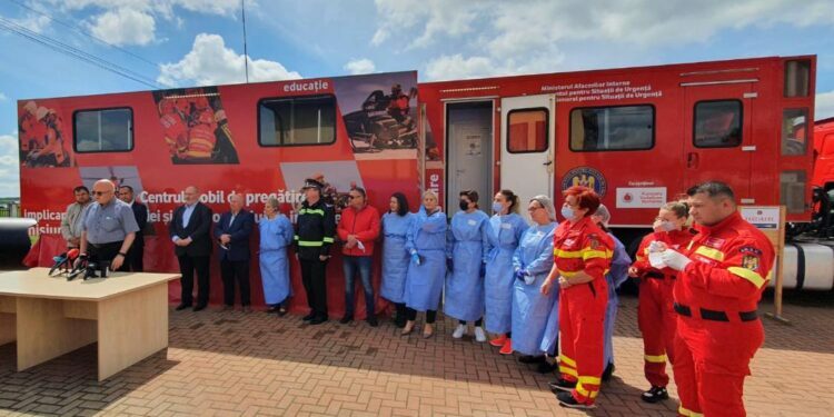 Raed Arafat, la vaccinare, la Calafindești