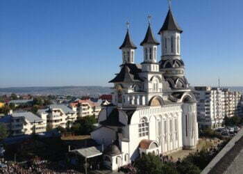 BOX: Catedrala de pe Mărășești nu are nevoie de multă pictură
