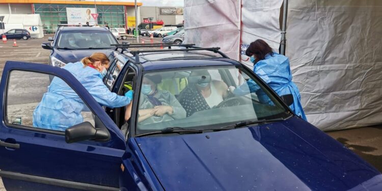 Cele mai multe doze, la vaccinarea din mașină