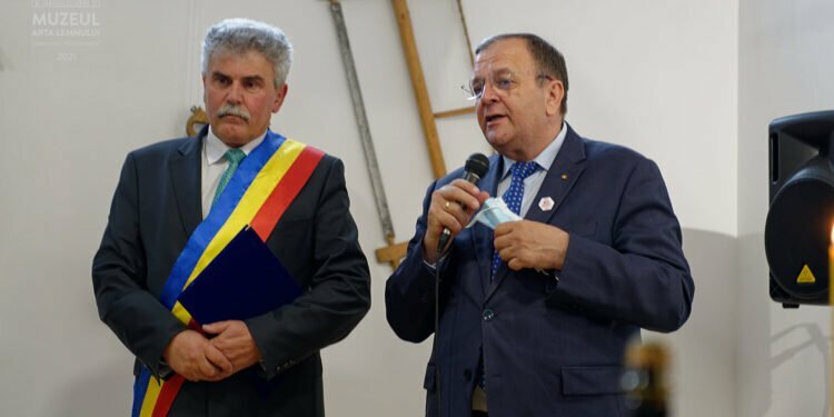 Flutur: Muzeul Arta Lemnului, muzeu-școală pentru primari