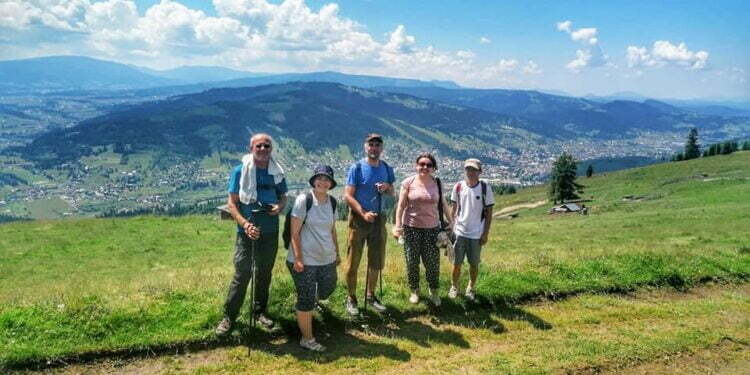 Turiști din Coreea, plimbați prin Țara Dornelor