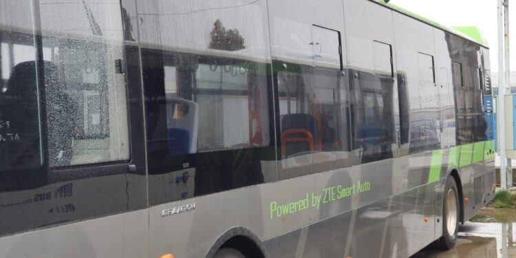 Confort sporit în autobuze, călători mai puțini