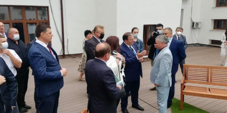 Șeful raionului Cernăuți, la inaugurarea terasei Sălii Unirii