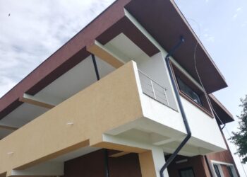 Grădiniță cu vedere la munte, la Cornu Luncii